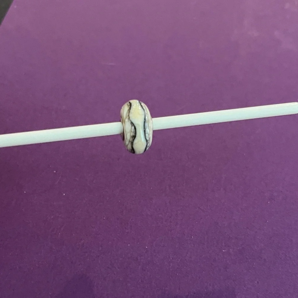 Trollbeads Glass Stone Bead. TGLBE-10285. - Picture 4 of 8